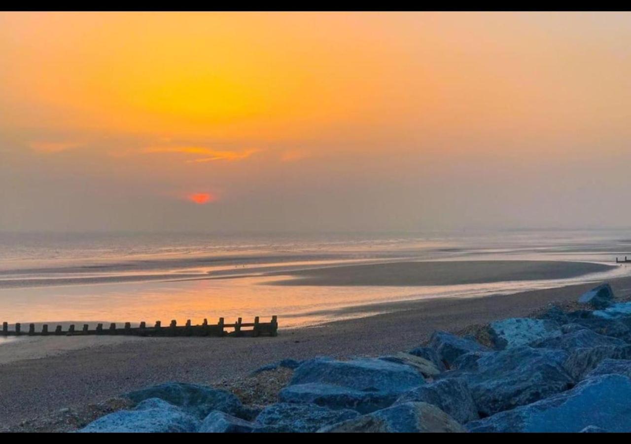 K90 - Chalet - Parkdean Resorts, Camber Sands エクステリア 写真